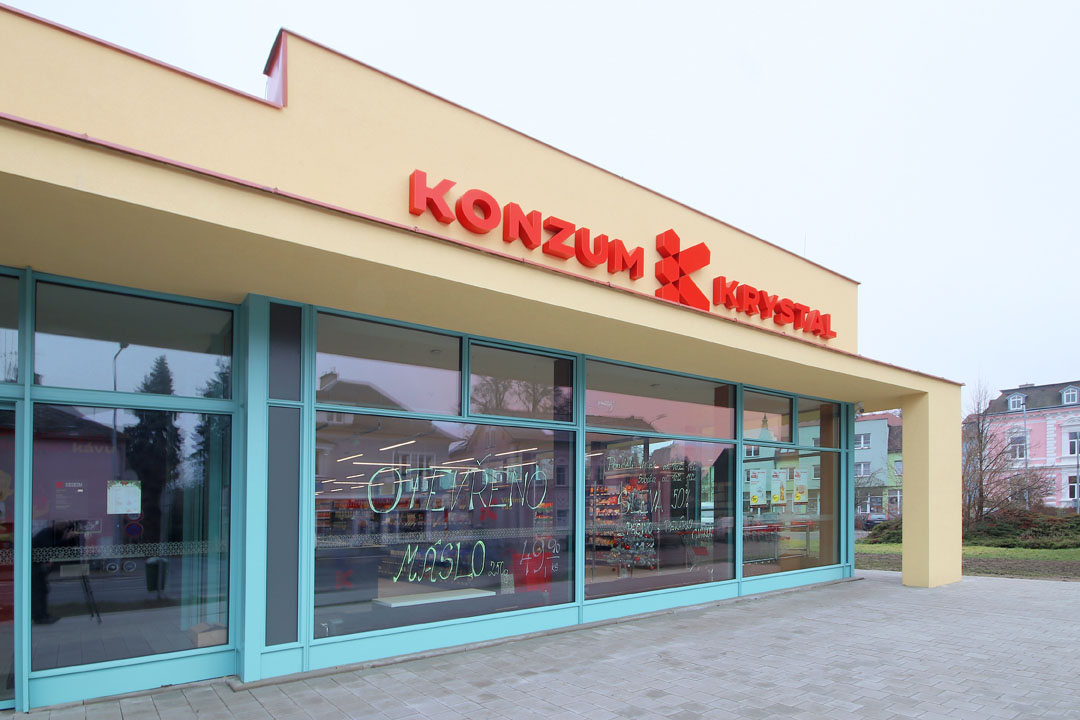 Retro-Selbstbedienungsladen und Speisesaal in Nový Bor