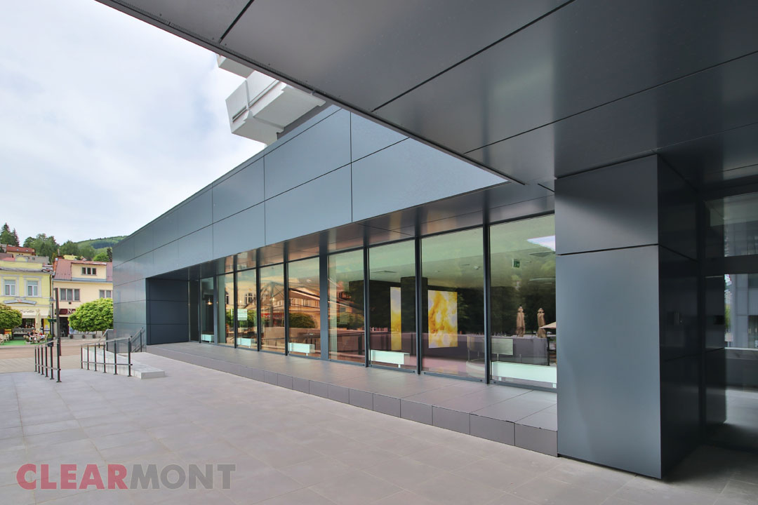 Lehké obvodové pláště