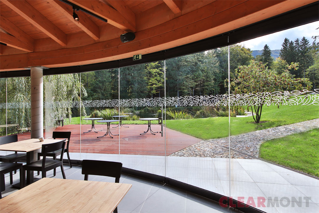 Skleněné mobilní stěny